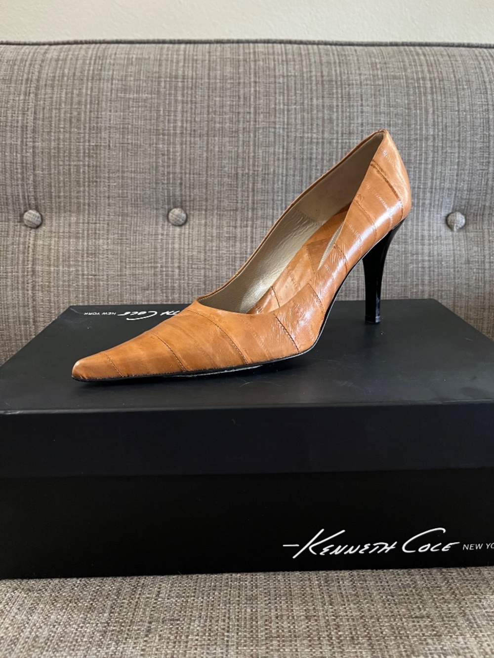 Kenneth Cole NY - Made in Italy - Tan Leather Stiletto Pumps - Brand New in Box